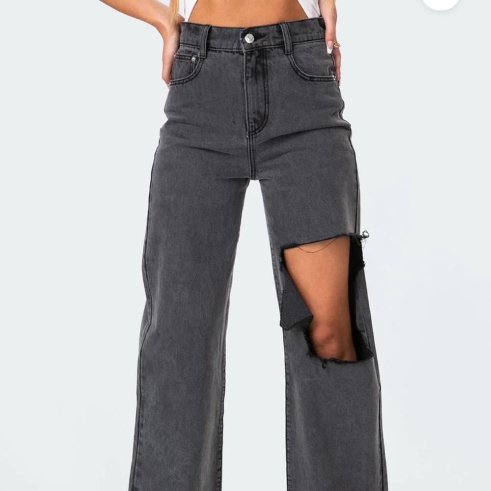 Grey/black ripped jeans